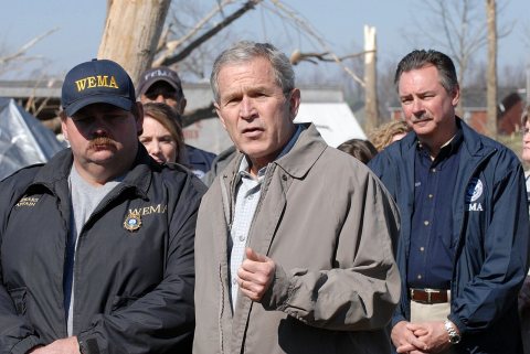 FEMA - 34112 - President Bush and FEMA Administrator Paulison in Tennessee