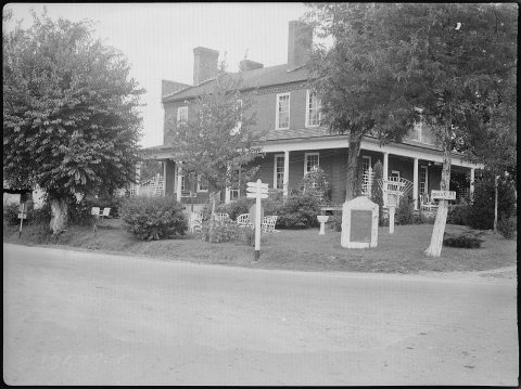 Old Bean Station Inn, now a tourist home. Reportedly, Abraham Lincoln's mother worked here as a waitress
