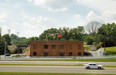 Mount-Carmel-city-hall-tn1