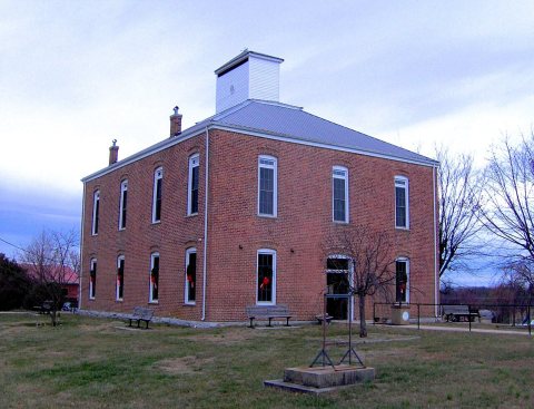 Van-buren-county-tennessee-courthouse1