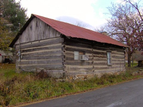 Altamont-old-log-courthouse-tn1