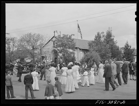 The Queen and her court of the Holy Ghost Festival arrive at church. Novato, California