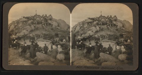 Mt. Rubidoux, Riverside, Cal., Easter morning at 6 o'clock, 2000 people holding union services