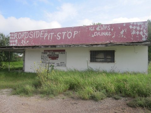 Abandoned Roadside Pit Stop, Asherton, TX IMG 4209