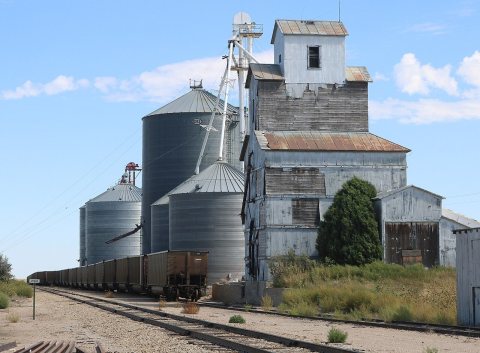 Vona, Colorado rail transport and grain storage
