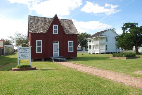 Anahuac TX Nicholas Schilling Office and General Thomas Jefferson Chambers House DSC 6308 ad