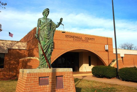 Stonewall county courthouse