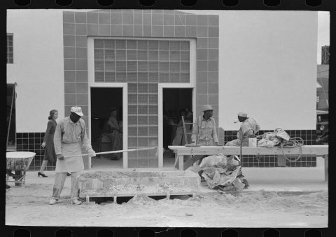 Mixing plaster
