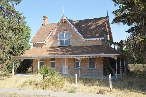 Old stately homestead in Oak City, Utah