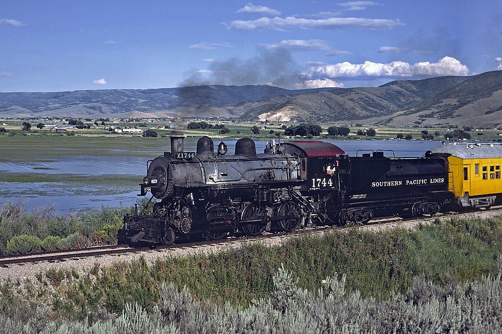 WMR 1744 alongside Deer Creek Reservoir August 1982RPx - Flickr - drewj1946
