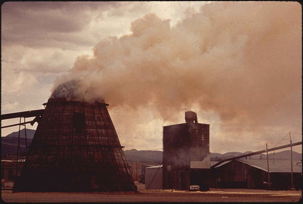 "TEEPEE" BURNER INCINERATES LUMBER MILL'S WASTE