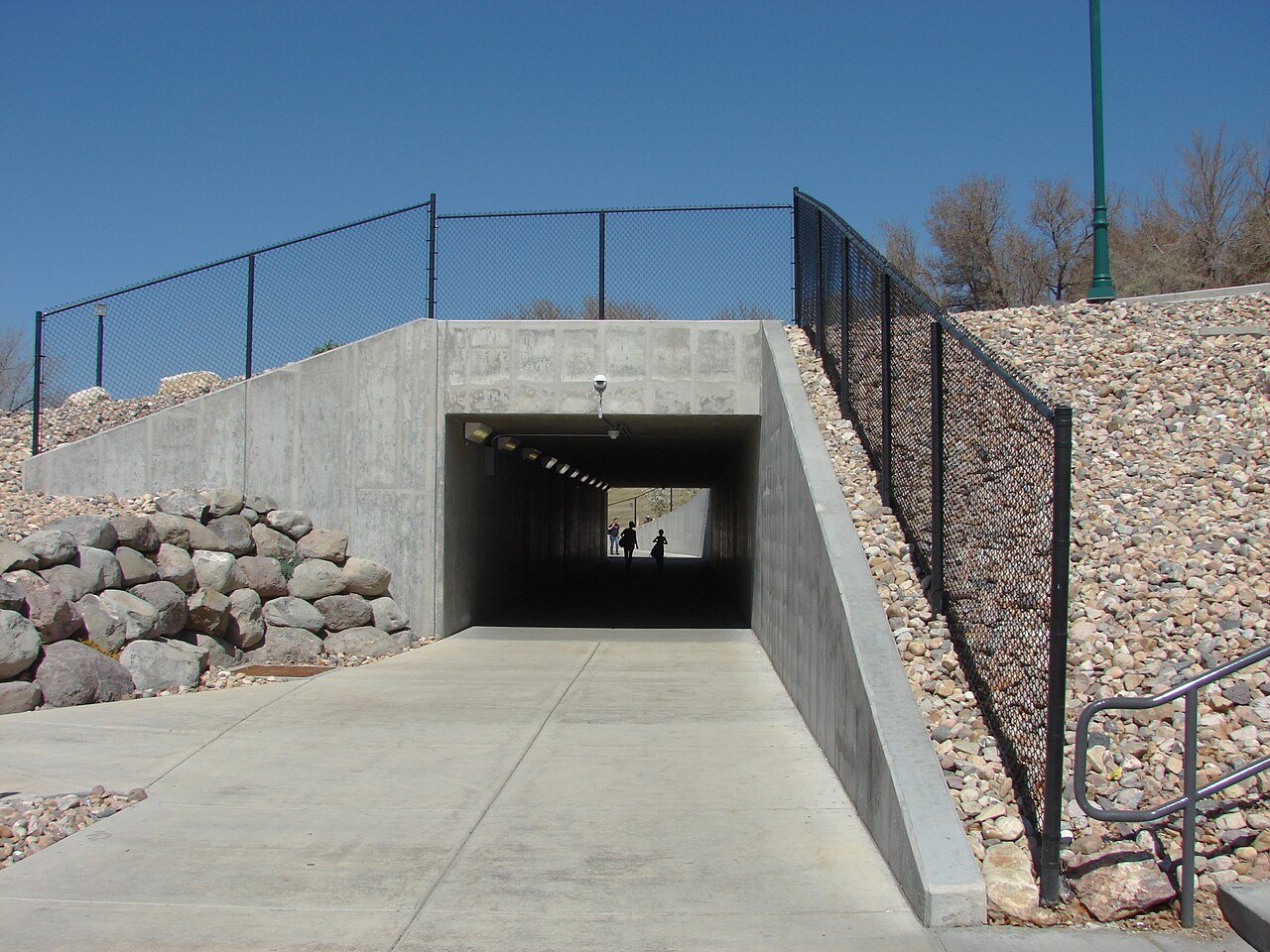North under University Pkwy, Mar 15