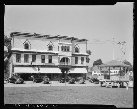 Business block. Barton, Vermont Caption before agency editing: Business block, Plainfield, Vermont