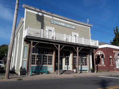 Uniques & Antiques