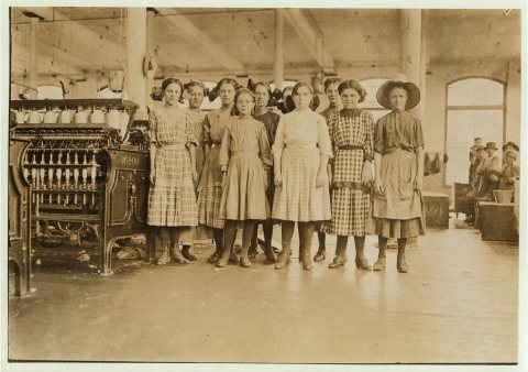 Group of adolescent spinners in Washington Cotton Mills
