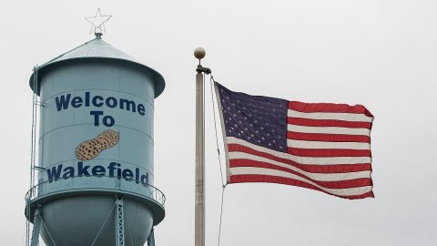 Farmers Welcome Trade Opportunities - Peanut Grower Rogers Farms (20151218-OC-LSC-0088)