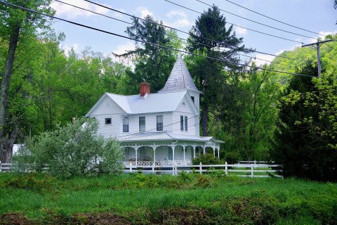 Cedar-Bluff-Queen-Anne-house-va