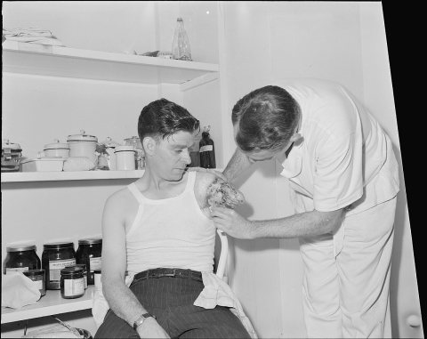 Dr. Tillou Henderson dressing a stump. John Beavers, a miner, working for the Pocahontas Corporation, at the Amonate...…