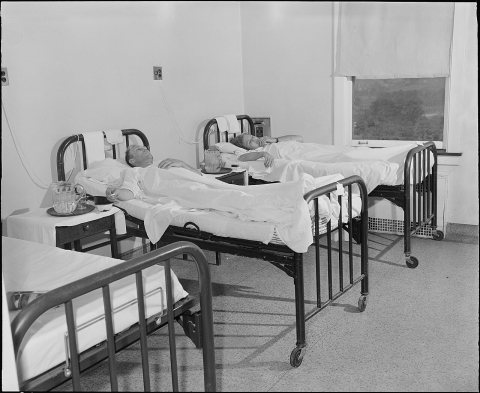 One of the six-bed wards in the hospital; 75 percent of the patients are miners or their families. Richlands, Tazewell …