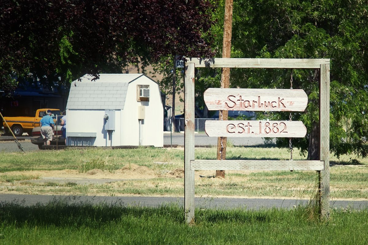 2009-05-30, Starbuck, Washington, road sign