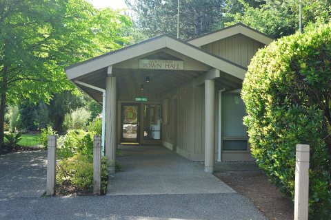 Hunts Point, WA - town hall 01