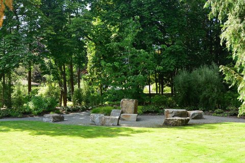 Hunts Point, WA - stone garden near town hall 01
