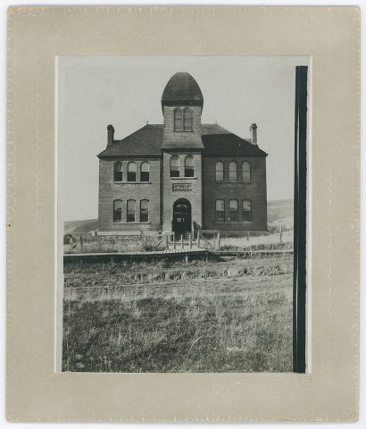 Red brick school, Albion, Washington, circa 1890-1899 - DPLA - e31558d73ec399739f2805752d90e99a