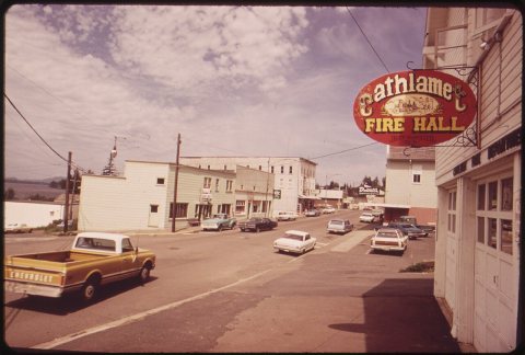 THE RIVERSIDE TOWN OF CATHLAMET BOASTS A POPULATION OF 656