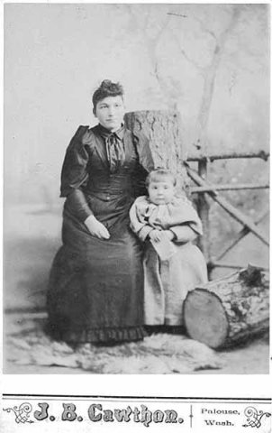 Unidentified women and girl, Palouse, Wash., ca. 1900