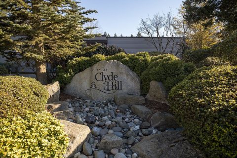 One of several decorative stones marking the City of