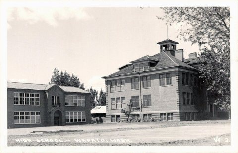 High School - Wapato, Washington (Postcard)