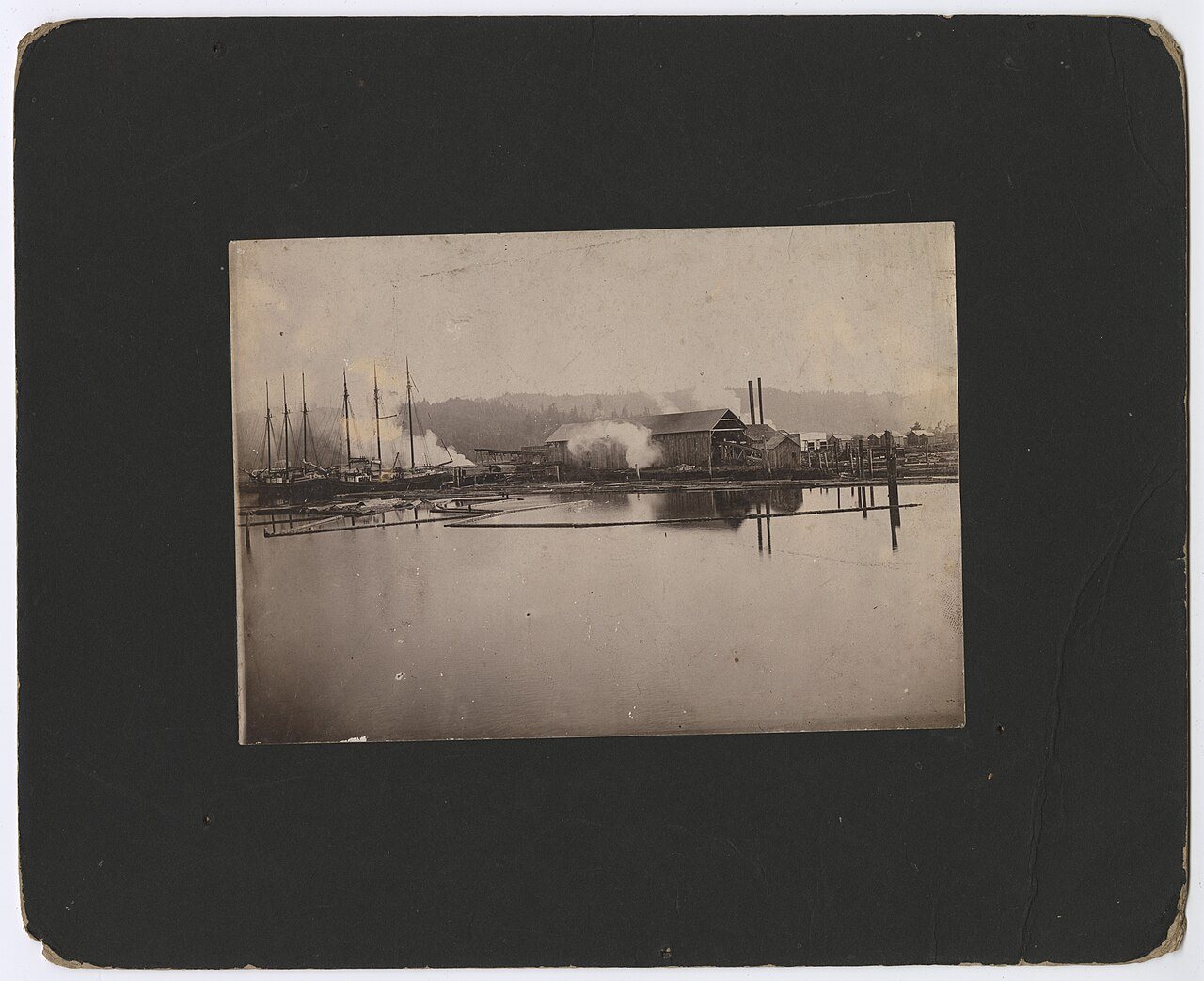 Ships and sawmill in South Bend, Wash., circa 1890