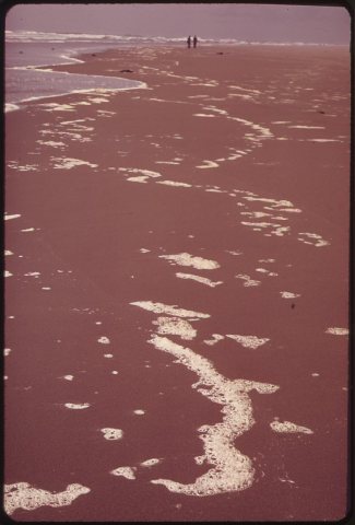NORTH JETTY, AT THE MOUTH OF THE COLUMBIA RIVER ON THE ILWACO, WASHINGTON SIDE