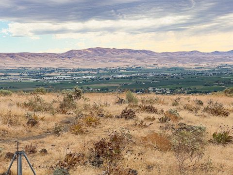 Moxee Valley and view of a section of Yakima Folds