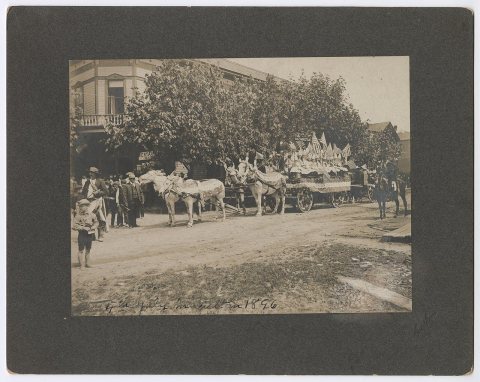 Fourth of July Parade in Sultan, Wash., July 4, 1896 - DPLA - 9fcf512ae58a180e07f1a876af3c8291
