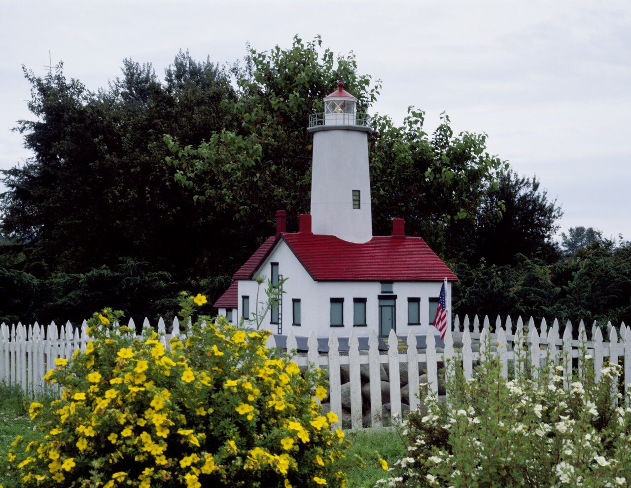 Model of the nearby New Dungeness Lighthouse