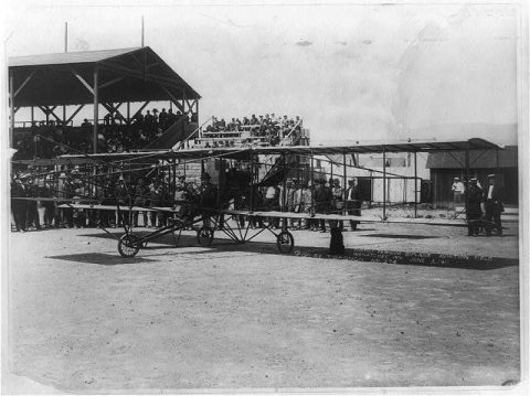 Curtiss Farnum biplane, aviation field