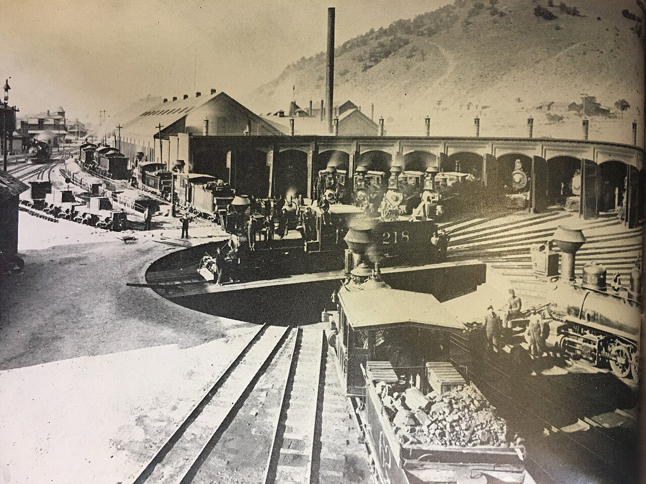 Denver and Rio Grande RR No. 218 and other engines at Salida, Colorado, ca 1900