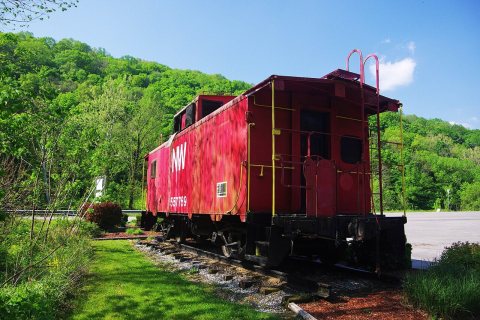 Oakvale-NW-caboose-wv