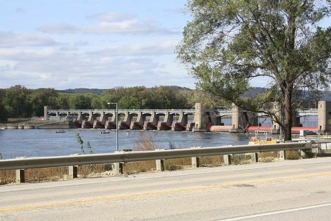 MississippiRiverLockAndDam8GenoaWisconsinWIS35