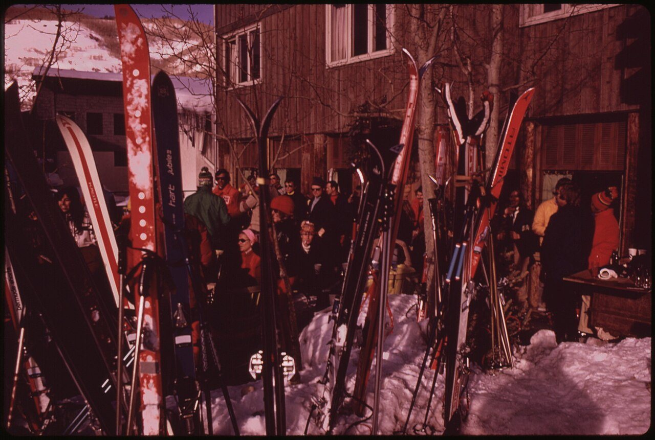 OUTSIDE DONOVANS CAFE