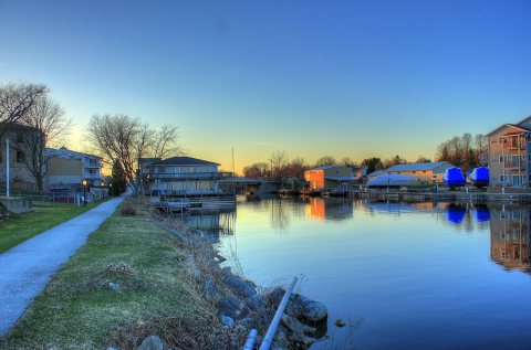 Gfp-Wisconsin-algoma-houses-in-the-harbor