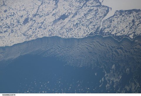 ISS006-E-33579