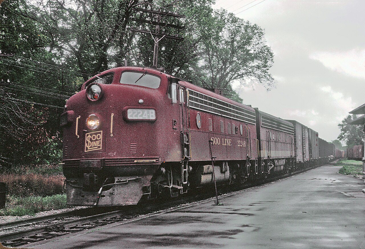 SOO F7A 2224B at Slinger, WI. Only F-unit to get this paint scheme in October 1964