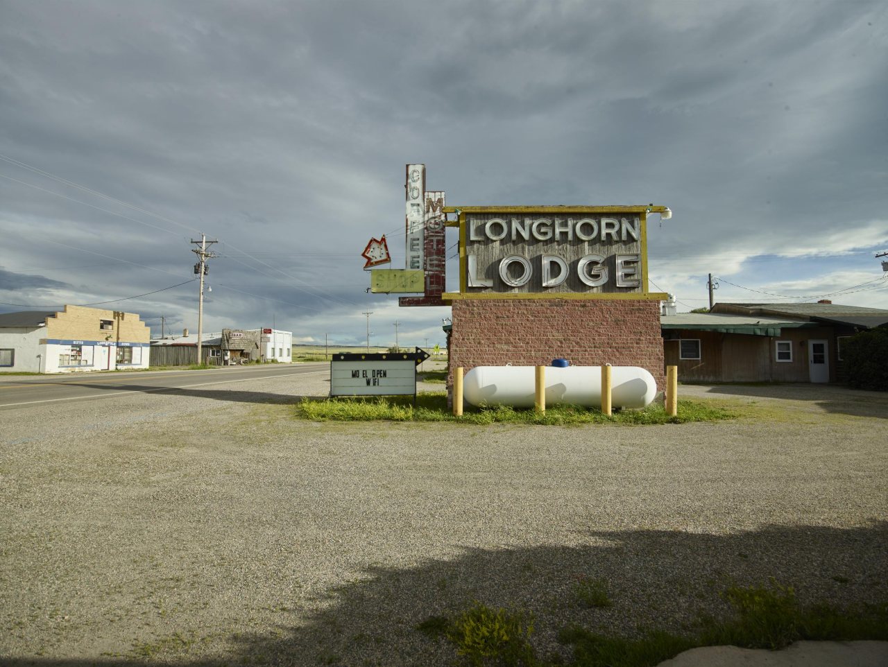 Sign for the Longhorn Lodge motel