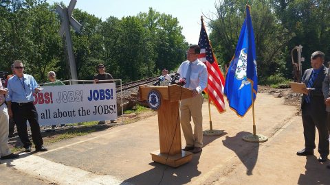Gov. Malloy highlights investments in local bridges