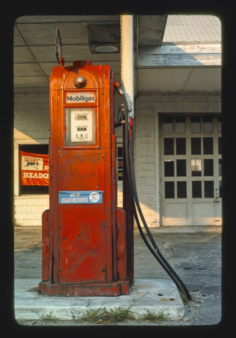 Mobil gas pump