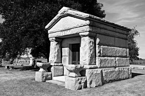 Doty Family Crypt bw, Prairie Repose Cemetery