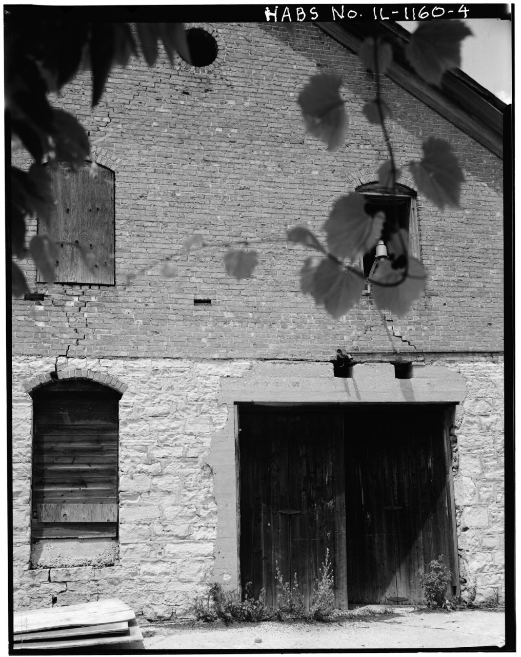 ENTRANCE AND WINDOW DETAILS, SOUTH SIDE - Baumgartner Creamery, U.S. Route 45