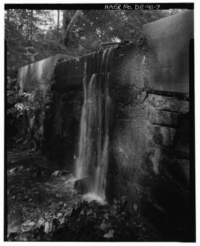 DETAIL OF SOUTH ELEVATION OF DAM WALL, SHOWING WATER FLOW AND PORTION OF WEST PARAPET WALL, LOOKING NORTHWEST - Whitman…